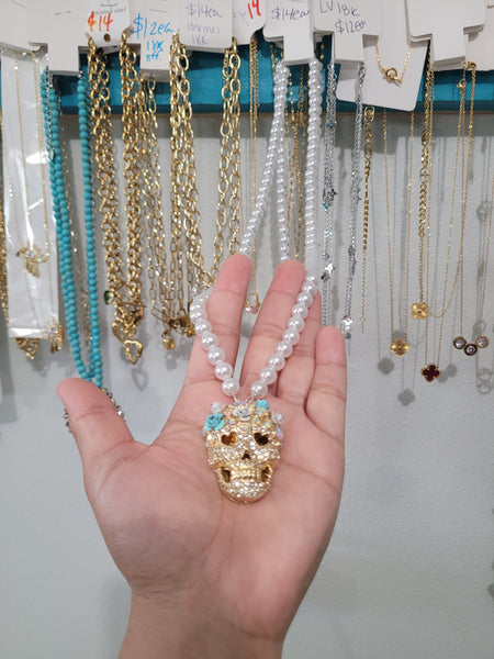 Sugar skull pearl necklace