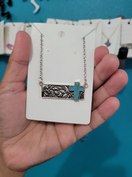 Cross bar necklace