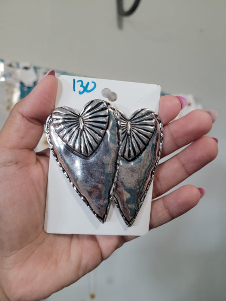 Vaquera heart hammered studs #130
