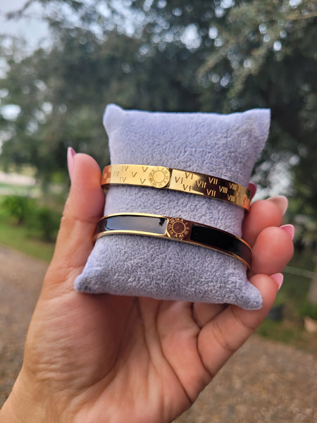 Roman numeral 18k plated bangel bracelet