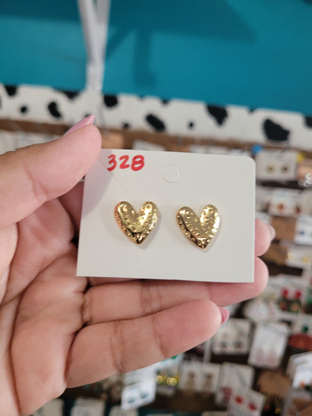 18k plated hammered heart studs 328