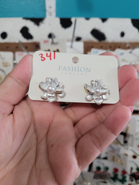 Flower alloy silver studs #341