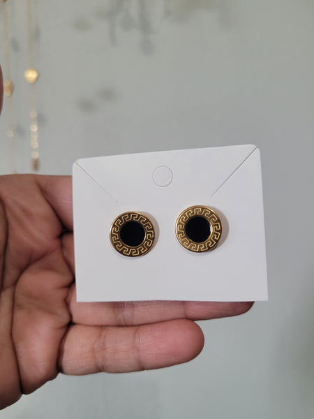 Versa 18k studs