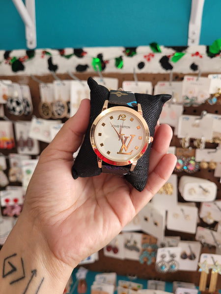 Lou watch black band with box