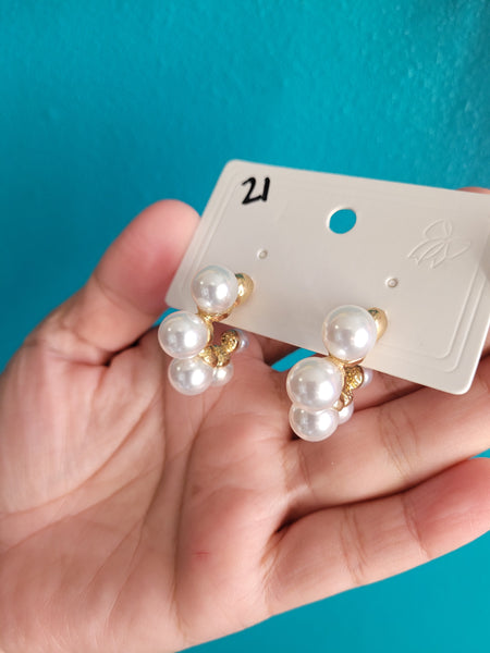 Pearl medium hoops #21