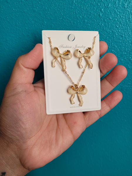 18k plated bow set white