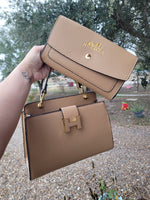 Her handbag with wallet nude