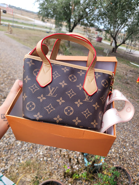 Lou small handbag with extra strap BOX INCLUDED