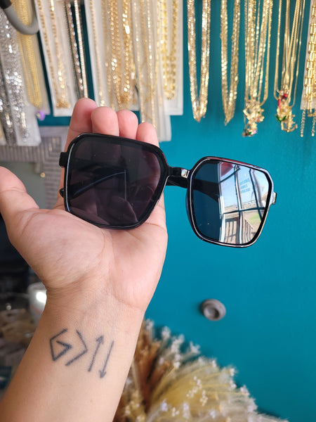 Square no brand sunnies black