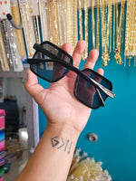 Square no brand sunnies black