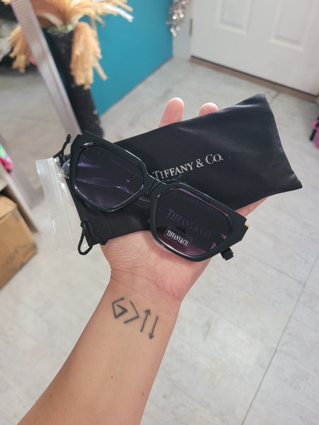 Tiff branded sunnies with dust bag