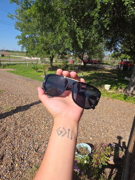 Unisex black sunnies