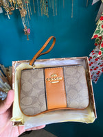 Co wristlets with box