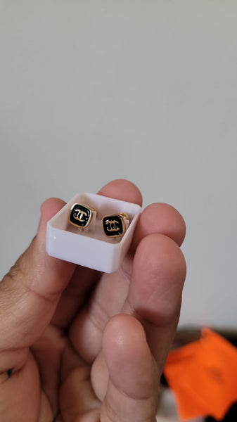 Chan 18k mini studs