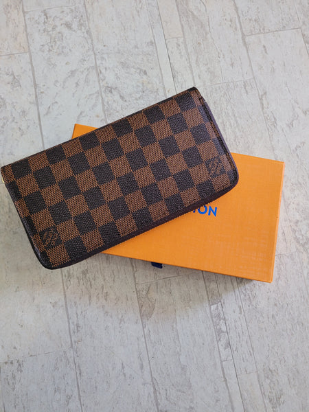 Lou zipper wallet with box