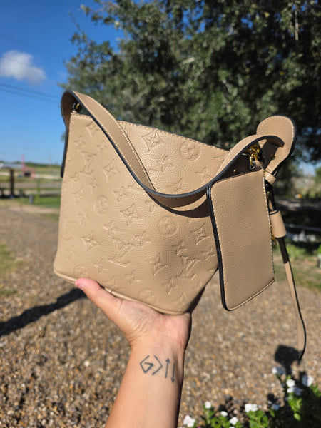 Lou nude monogram bucket bag