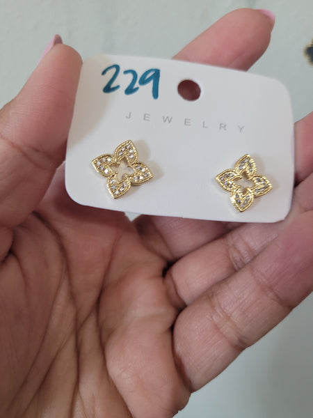 Lou crystal studs #229