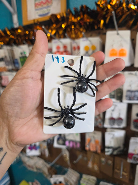 Large spider pearl studs #143