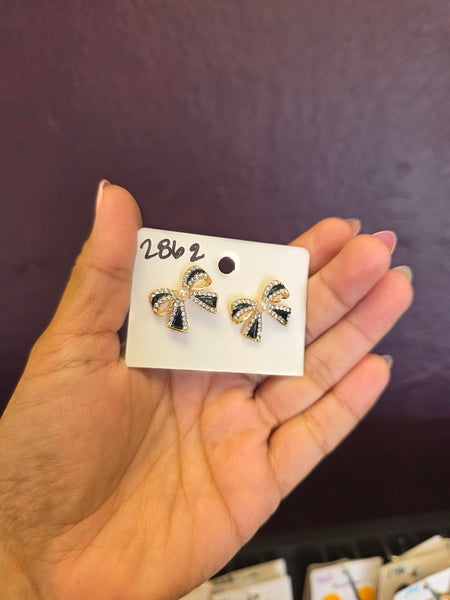 Black bow pearl crystal studs #2862