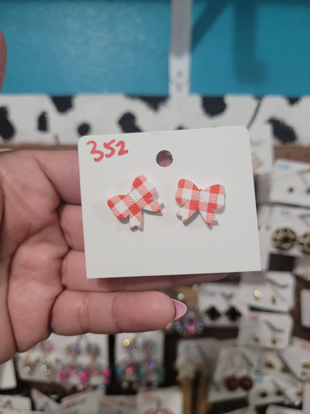 Christmas bow studs 352