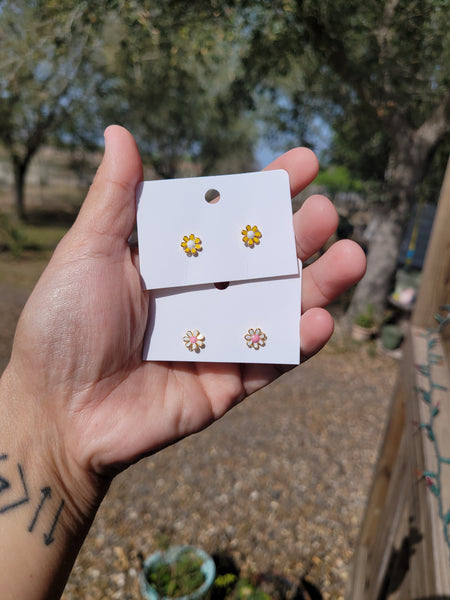 18k plated daisy screw on studs #47